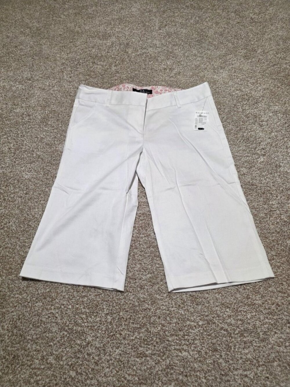 Heart Moon Star Rampage White Bermuda Shorts Women’s Size 6